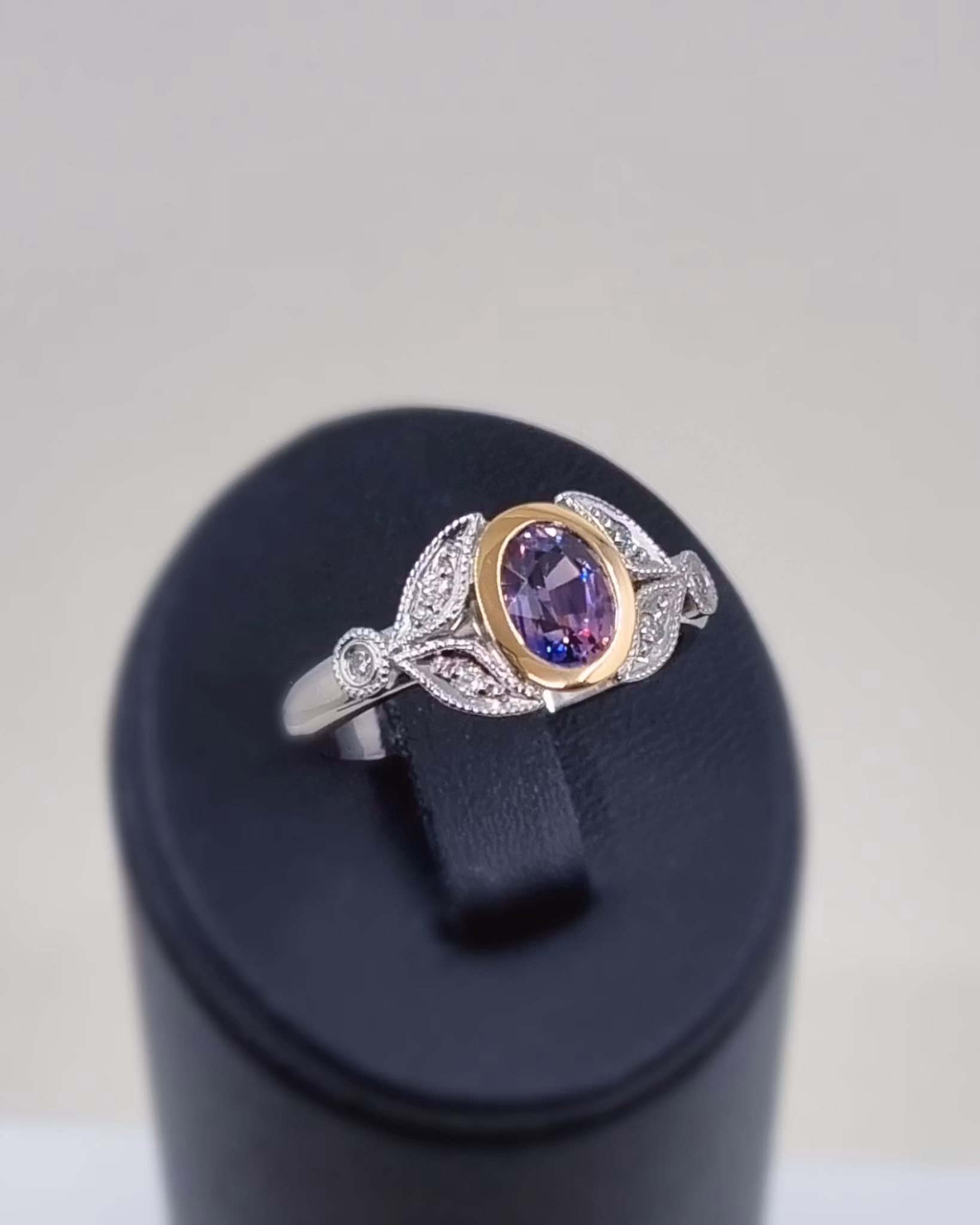 Ismynta - Safir & diamantring i tvåfärgat 18K guld