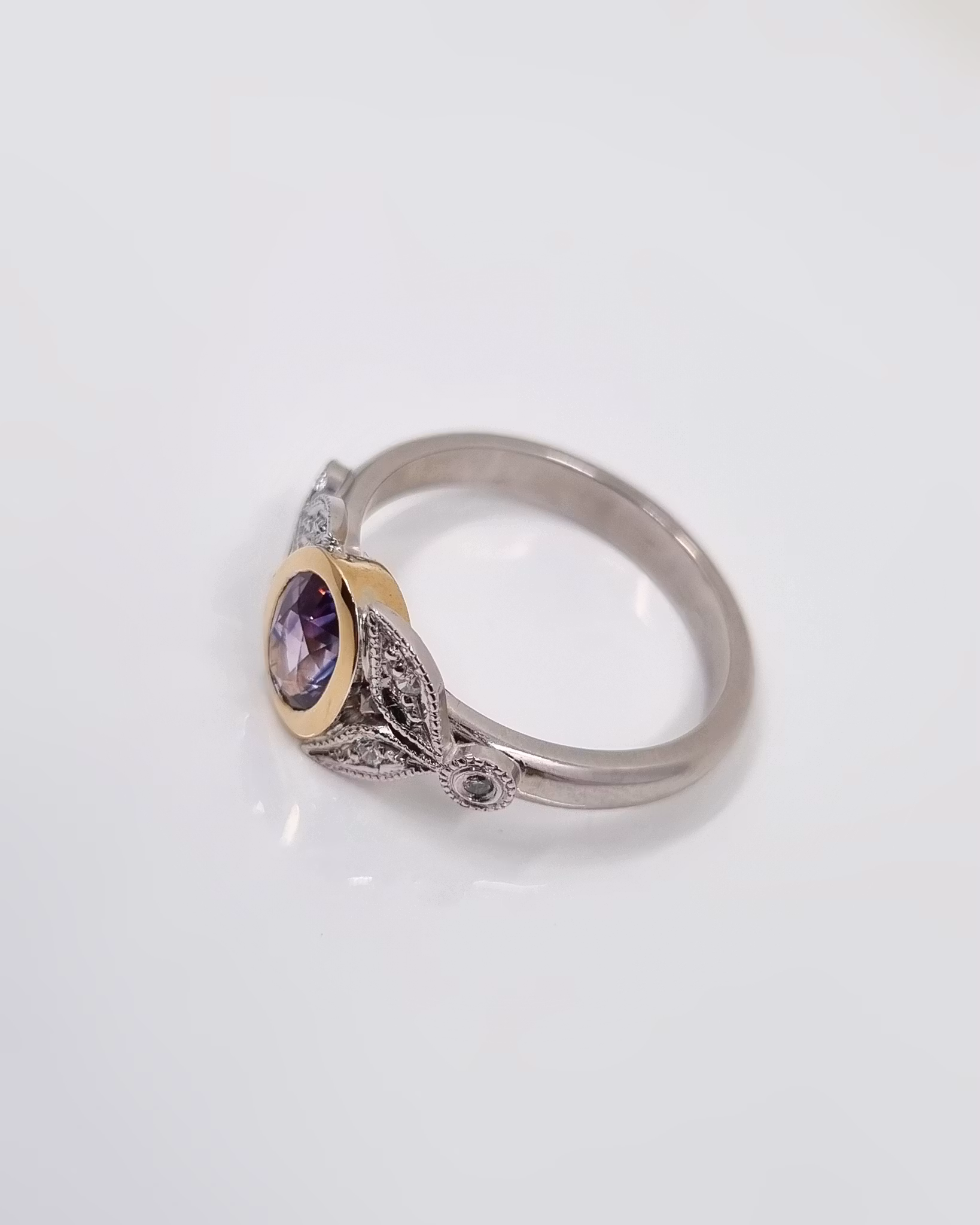 Ismynta - Safir & diamantring i tvåfärgat 18K guld