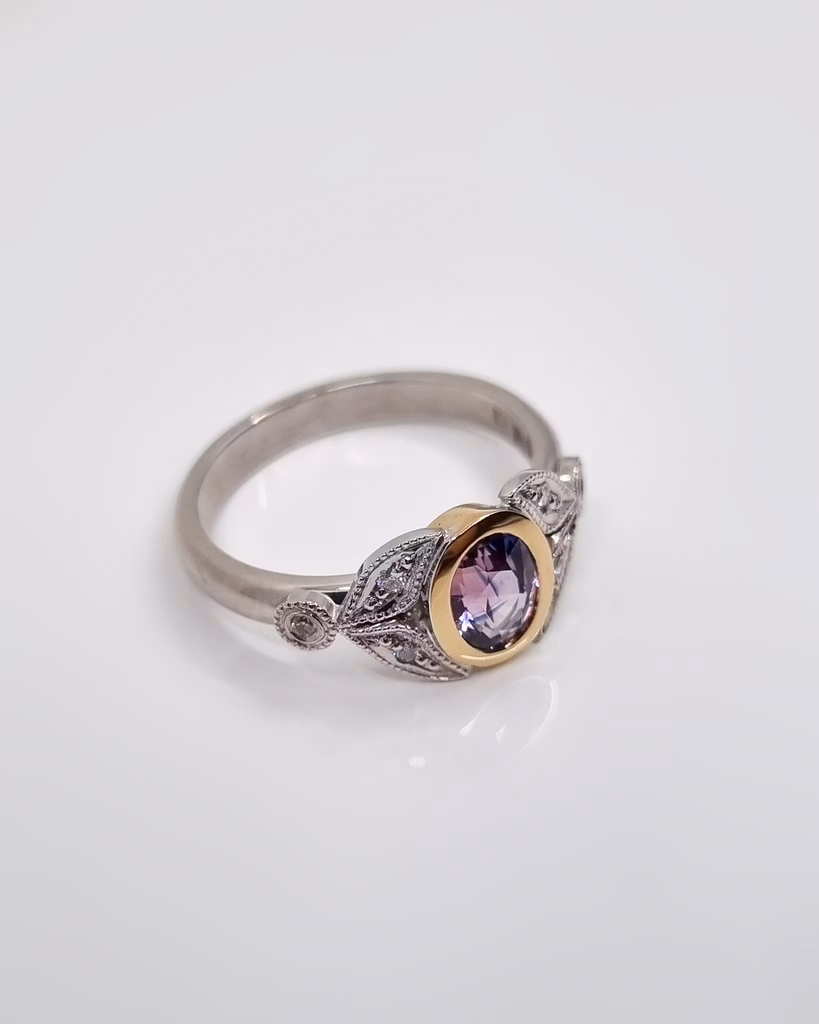 Ismynta - Safir & diamantring i tvåfärgat 18K guld