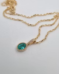 Smaragd med briljanter - hänge i 18K guld