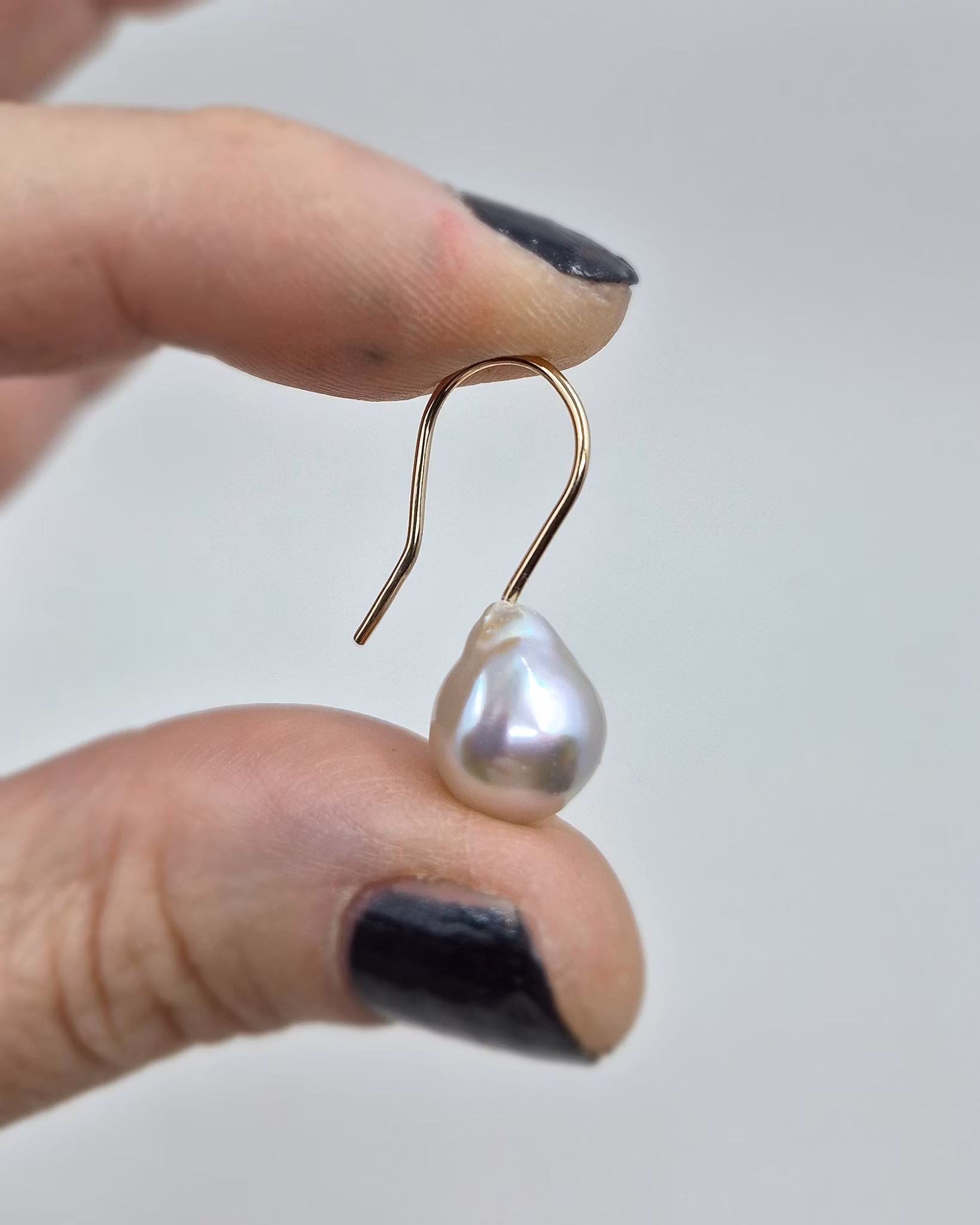 Akoyapärlor på krok - pärlörhängen i 18K