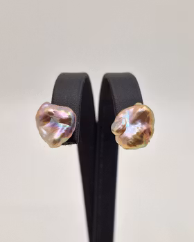 Sötvattenspärlor med keshiform - örhängen i silver