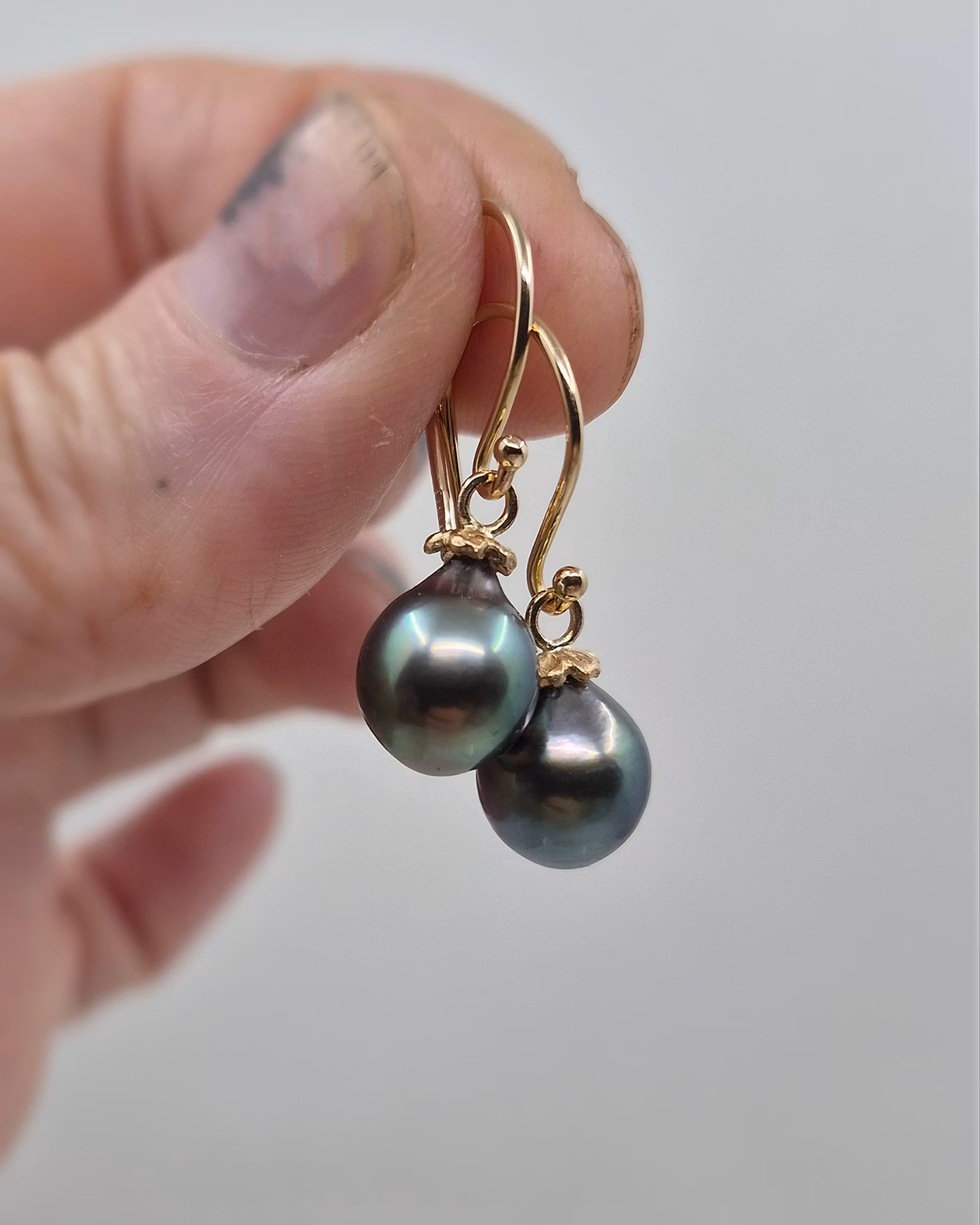 Tahitipärlor med Gullviva - örhängen i 18K guld