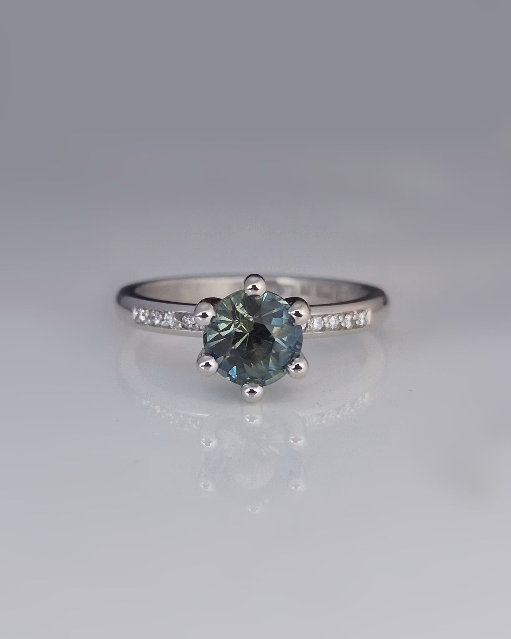 Precious six Mermaid - Safir och briljantring i vitt guld