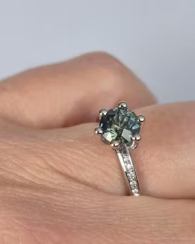 Precious six Mermaid - Safir och briljantring i vitt guld