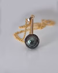 Hänge i 18K med facetterad Tahitipärla