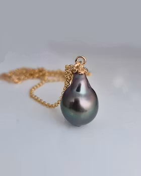 Tahitipärla med Gullviva - pärlhänge i 18K guld