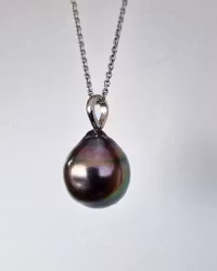 Mörk Tahitipärla med platinaögla