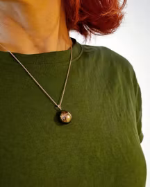 Mörk Tahitipärla Fancy - hänge med platinaögla