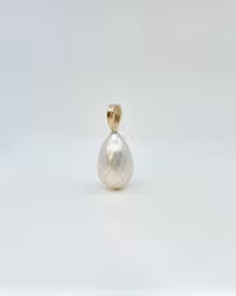 Sötvattenspärla med facetter - hänge i 18K guld
