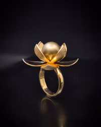 Marion - cocktailring i 18K guld med Tahitipärla