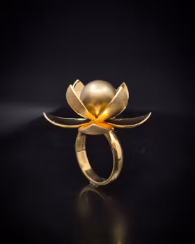 Marion - cocktailring i 18K guld med Tahitipärla