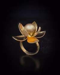 Marion - cocktailring i 18K guld med Tahitipärla
