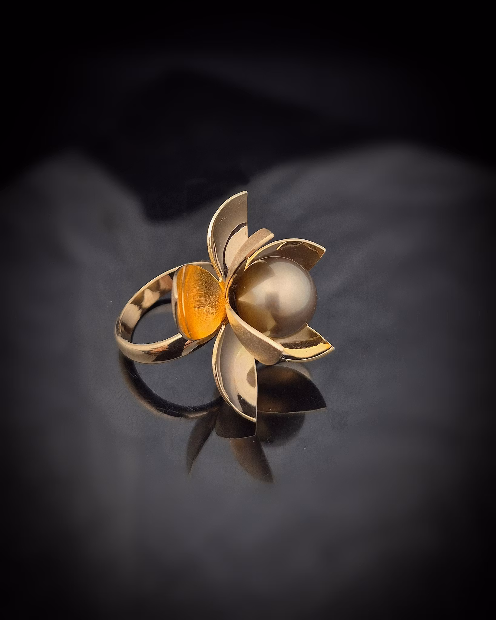 Marion - cocktailring i 18K guld med Tahitipärla