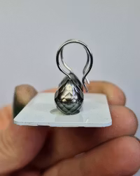 Droppformade Tahitipärlor med facettslipning - örhängen i 18K vitguld