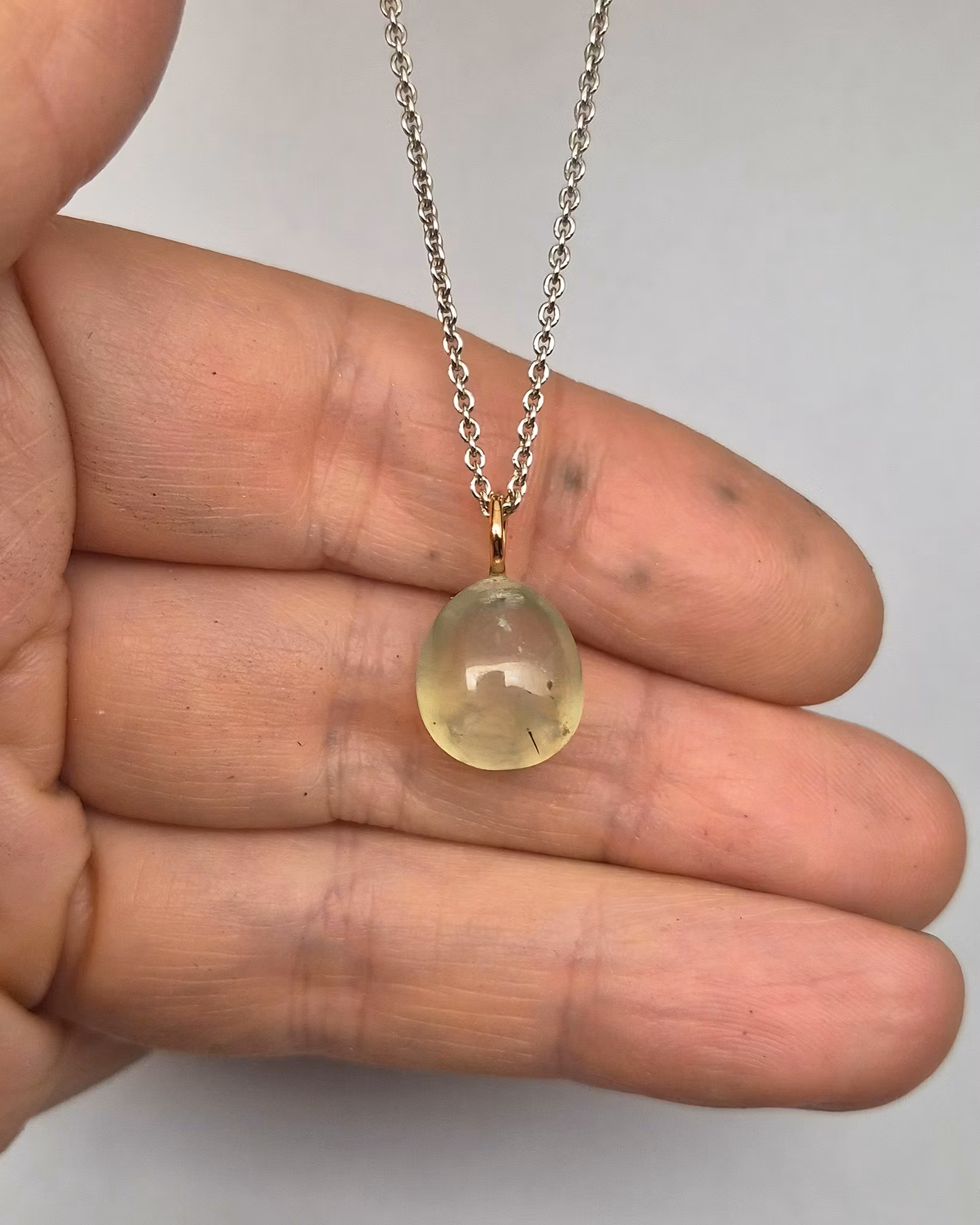 Bullig Prehnit - hänge 18K guld