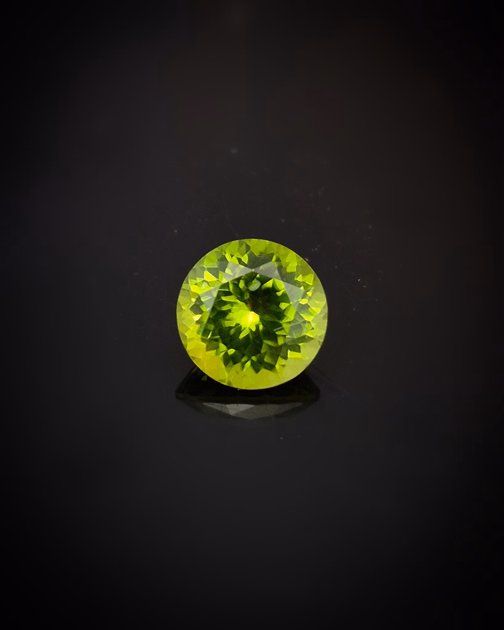 Bokning av fairtrade Peridot 7 mm - "made by order"
