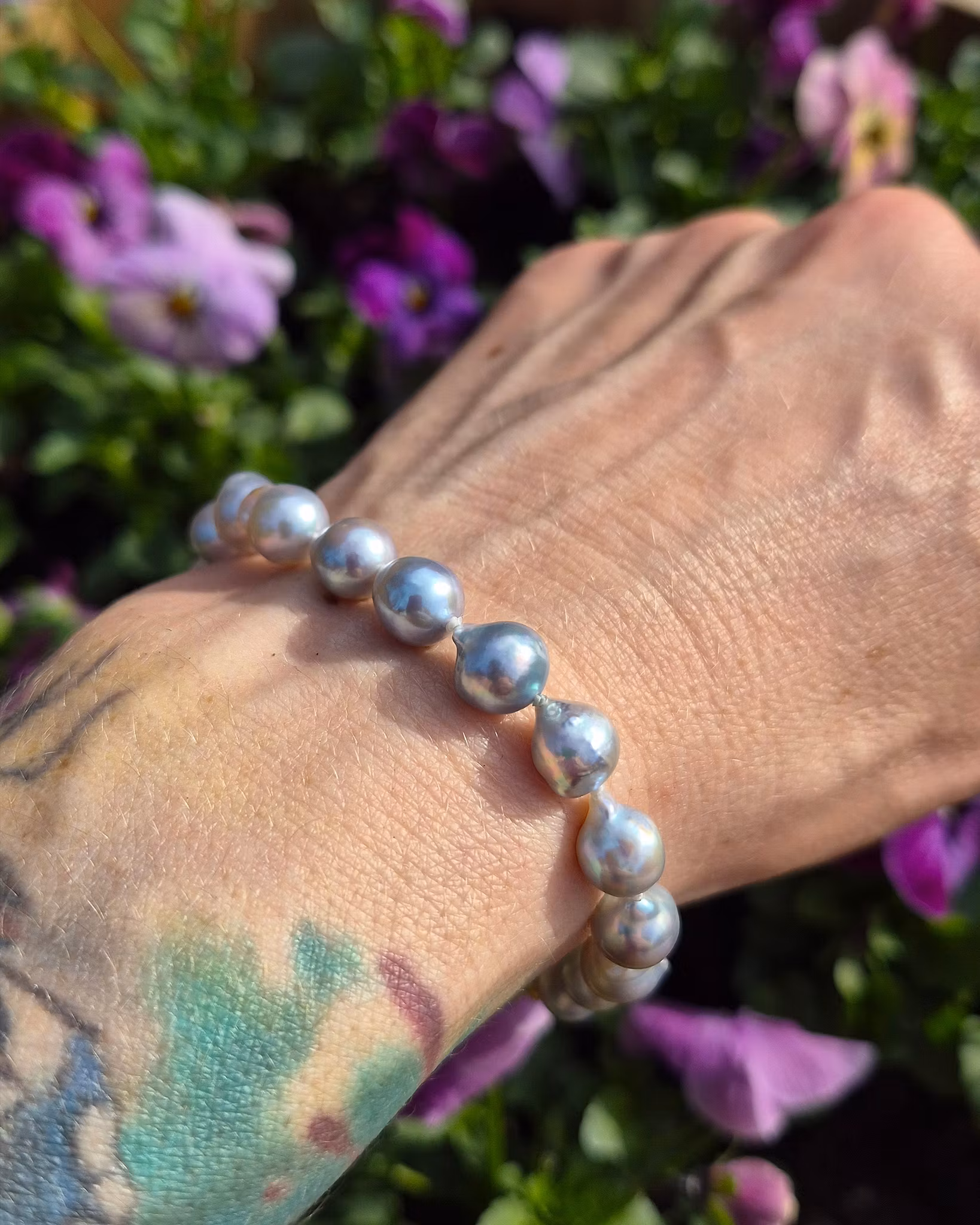 Ljusblå Akoyapärlor - armband upp till 22 cm