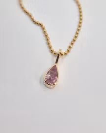 Sockervaddsrosa Safir - hänge i 18K guld