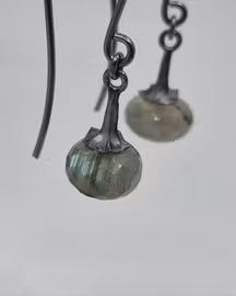 Änglatrumpet med Labradorit - örhängen i silver