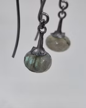 Änglatrumpet med Labradorit - örhängen i silver