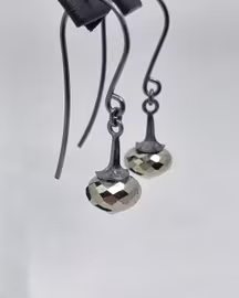 Änglatrumpet med Pyrit - örhängen i silver