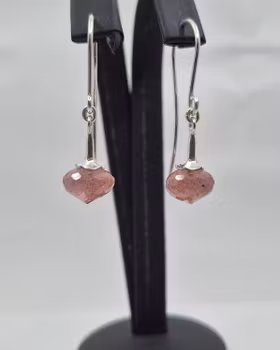 Änglatrumpet med Smultronkvarts - örhängen i silver