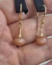 Änglatrumpet med Månsten peach - örhängen i guld