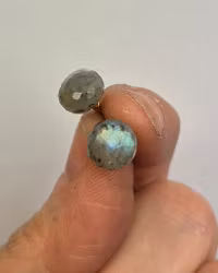 Änglatrumpet med Labradorit - örhängen i guld