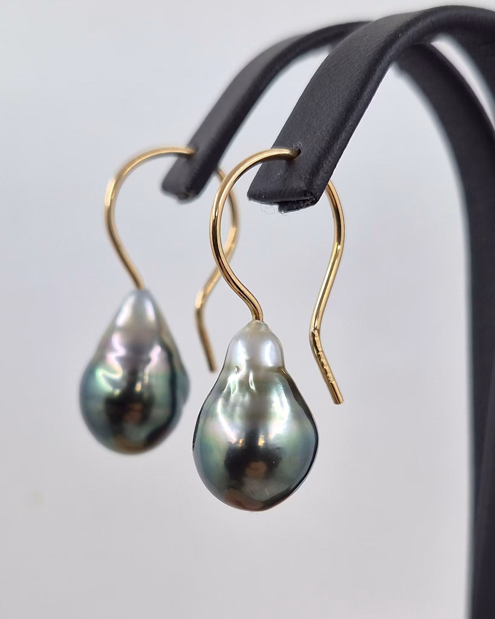 Tahitipärlor på guldkrok