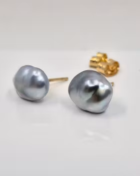 Silverfärgade Keshipärlor Tahiti - örhängen i 18K guld