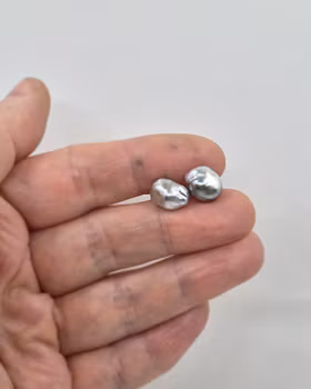 Silverfärgade Keshipärlor Tahiti - örhängen i 18K guld