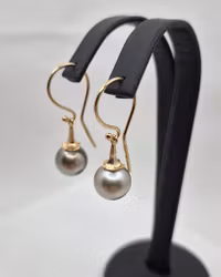 Fijipärlor med Änglatrumpet - örhängen i guld