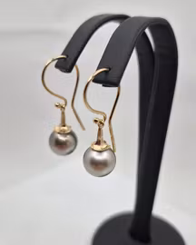 Fijipärlor med Änglatrumpet - örhängen i guld