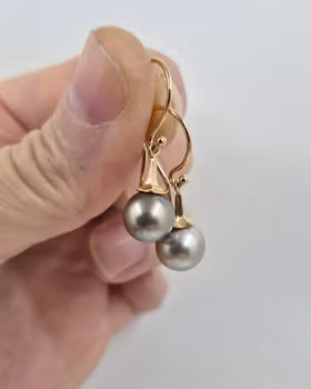 Fijipärlor med Änglatrumpet - örhängen i guld