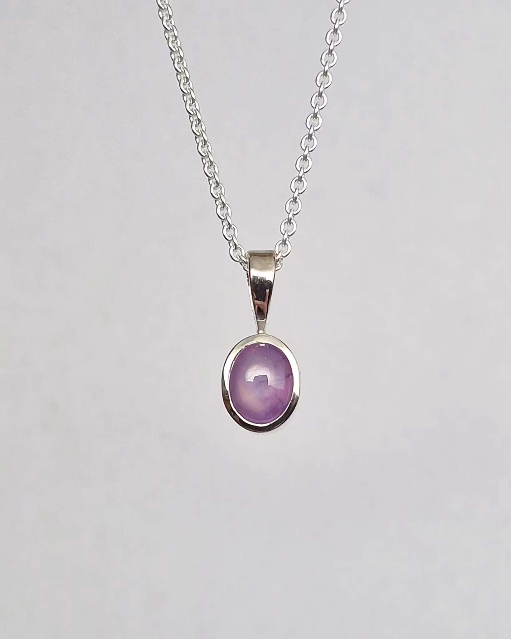 Stjärnsafir - hängsmycke i 18K vitguld