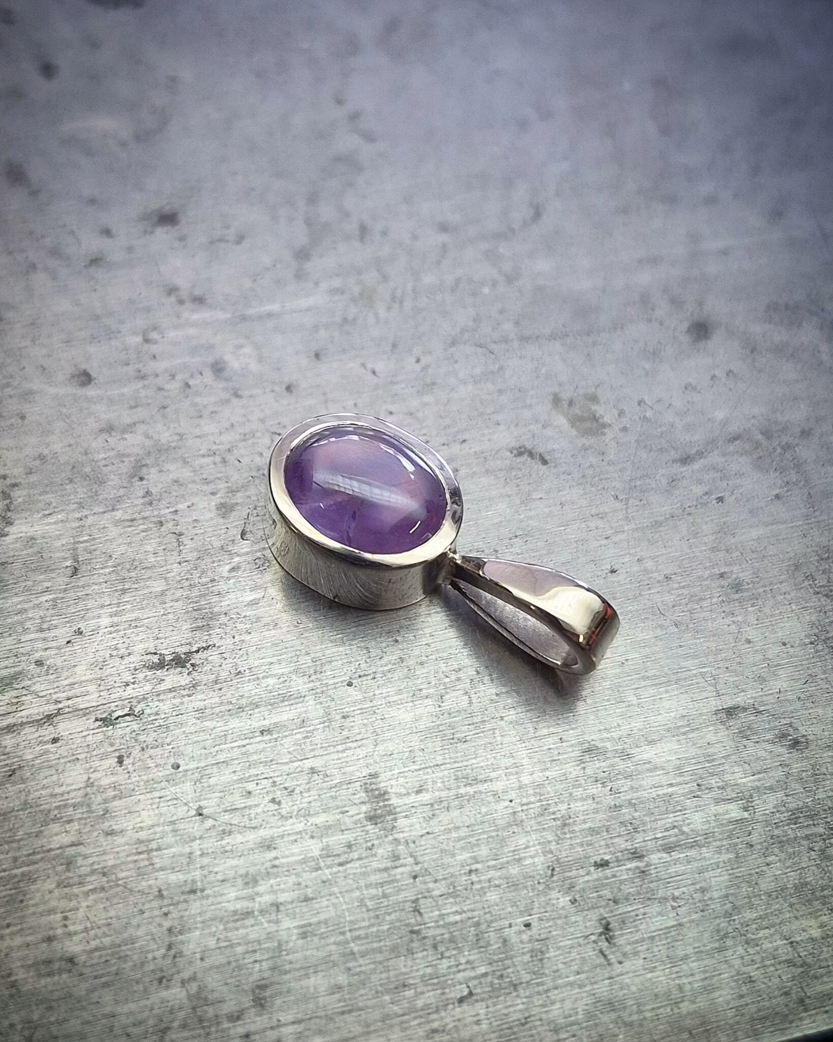 Stjärnsafir - hängsmycke i 18K vitguld