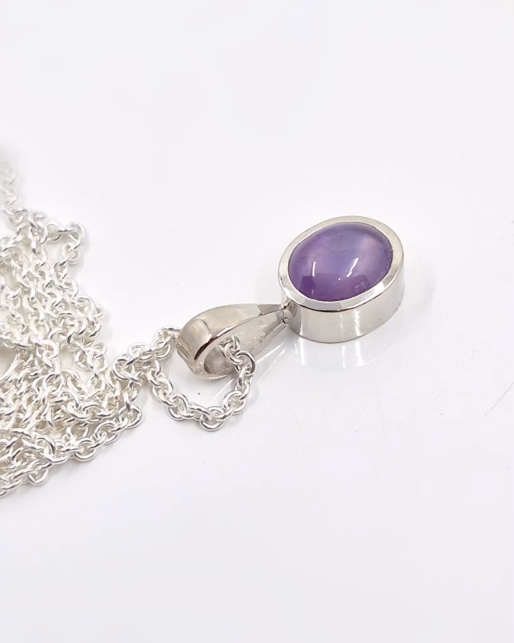 Stjärnsafir - hängsmycke i 18K vitguld