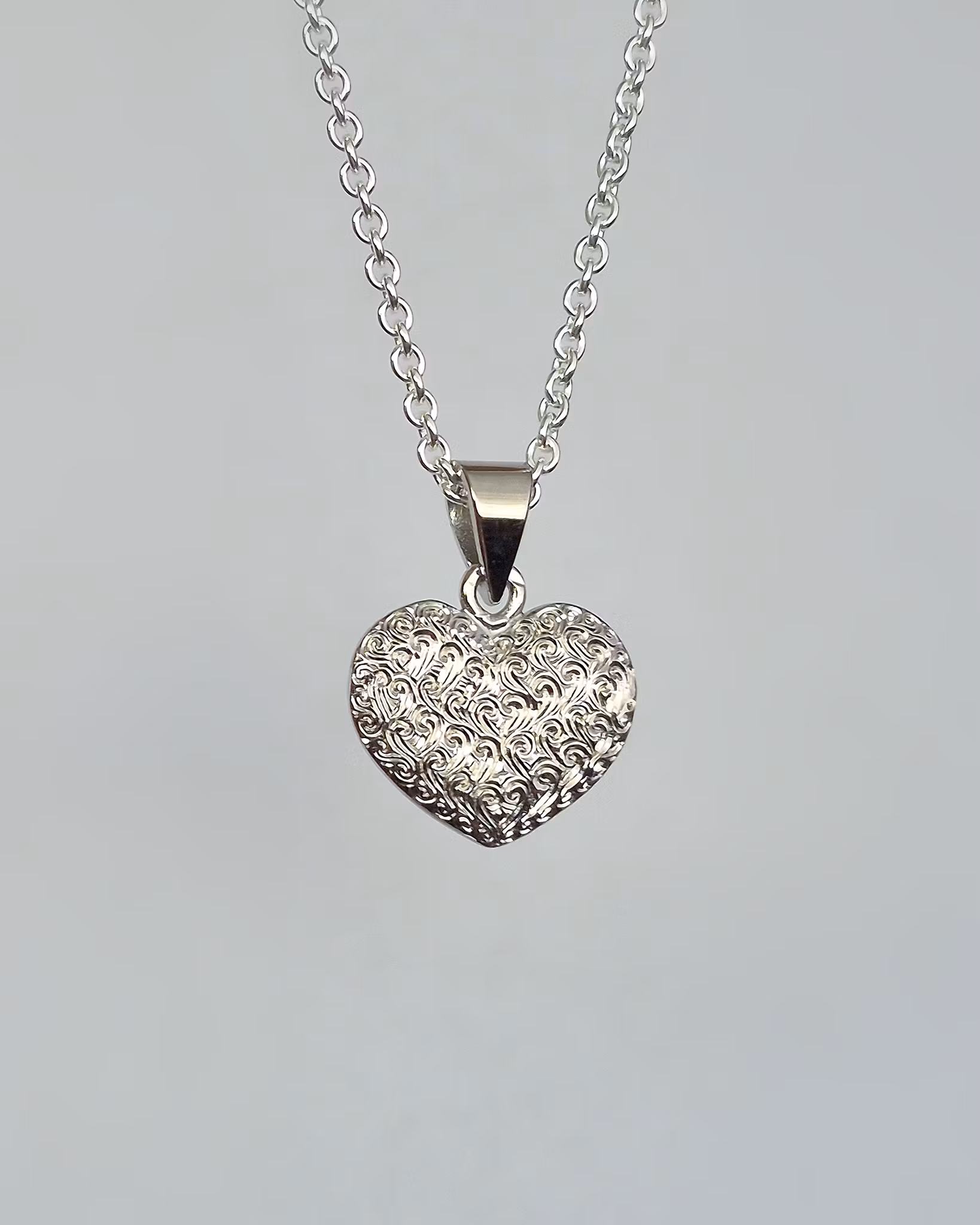 Handgraverat hjärta i 18K vitguld - vändbart hänge