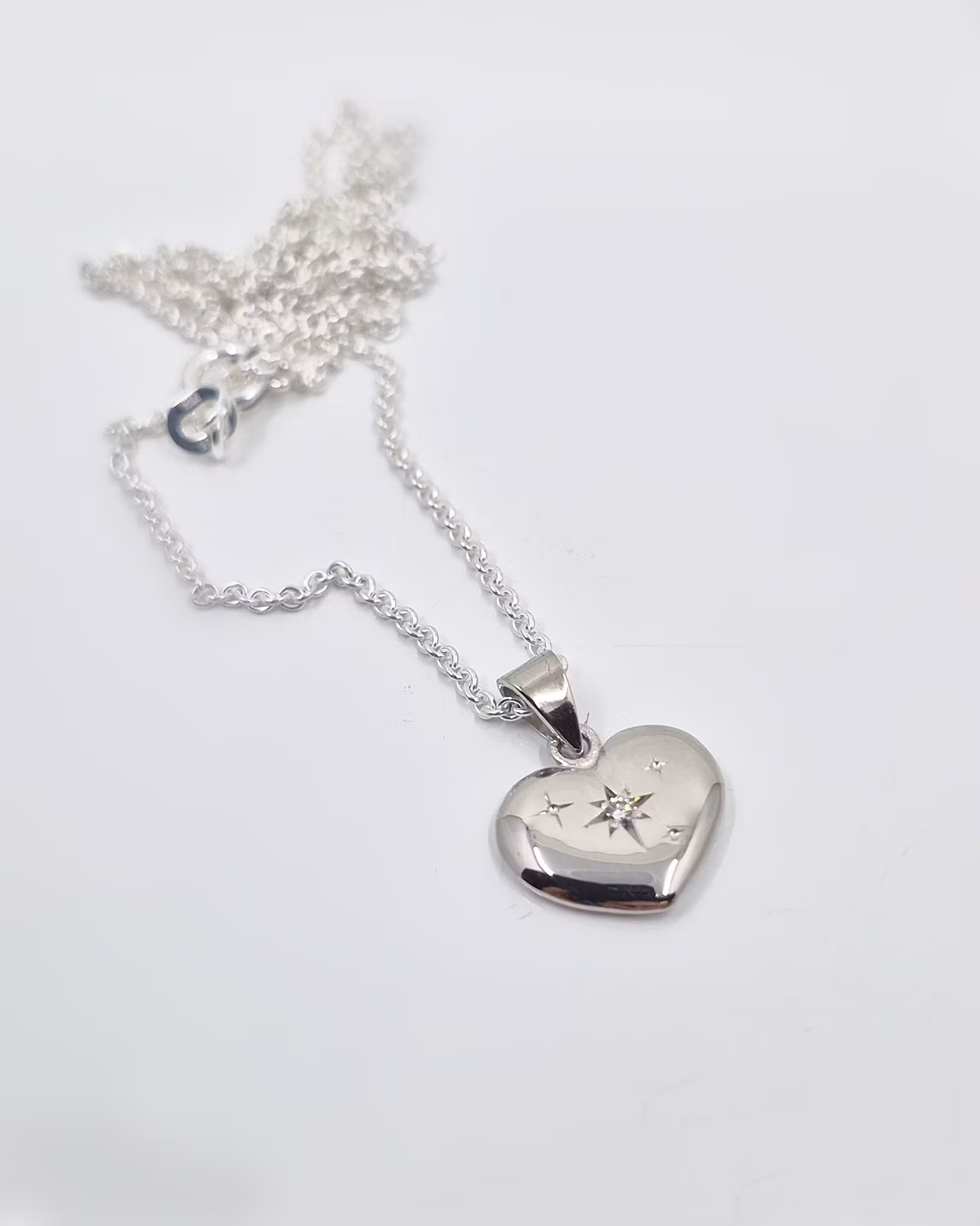 Handgraverat hjärta i 18K vitguld - vändbart hänge