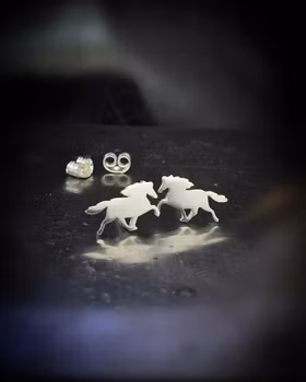 Islandshäst silverörhängen studs