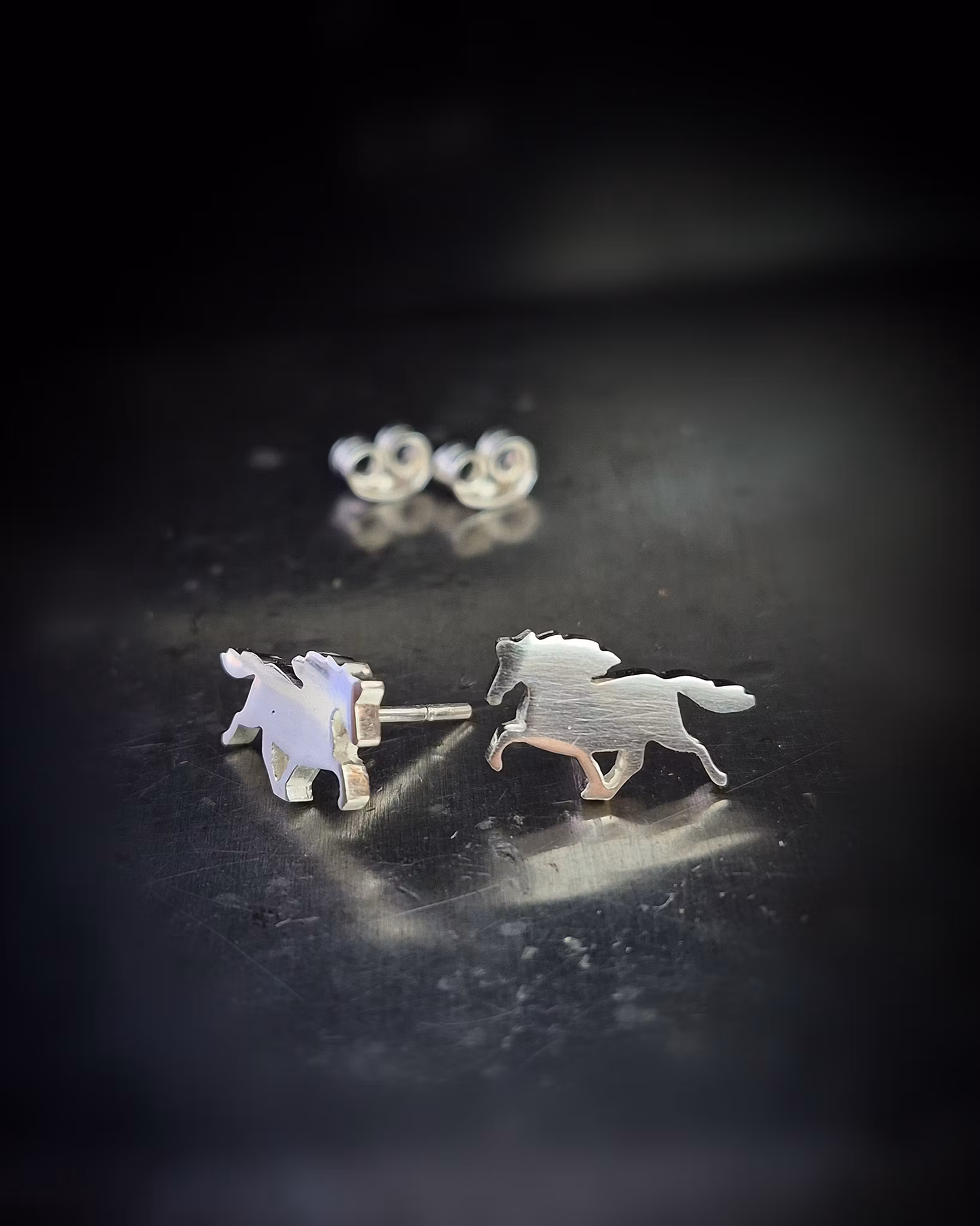 Islandshäst silverörhängen studs