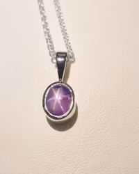 Stjärnsafir - hängsmycke i 18K vitguld