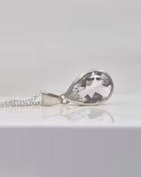 Päronslipad vit Topas - sidenmatt hängsmycke i silver