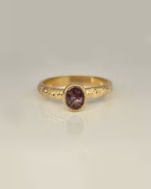 Coffee Queen - Solitär med Safir och handgravyr