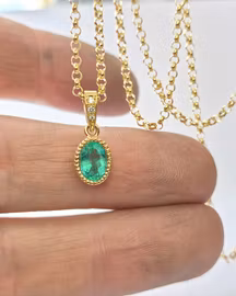 Smaragd med briljanter - hänge i 18K guld