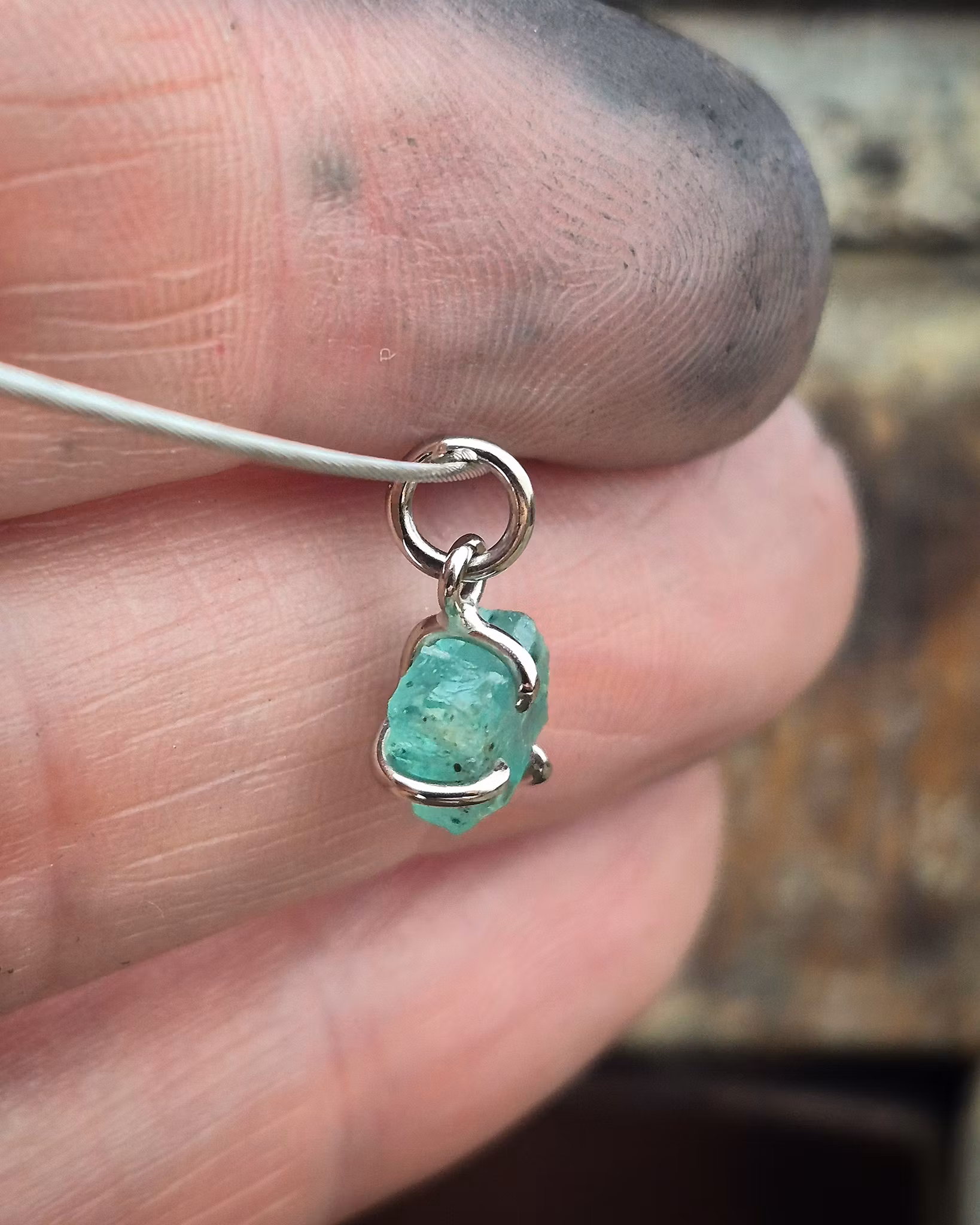 Råsmaragd - hänge i 18K vitguld