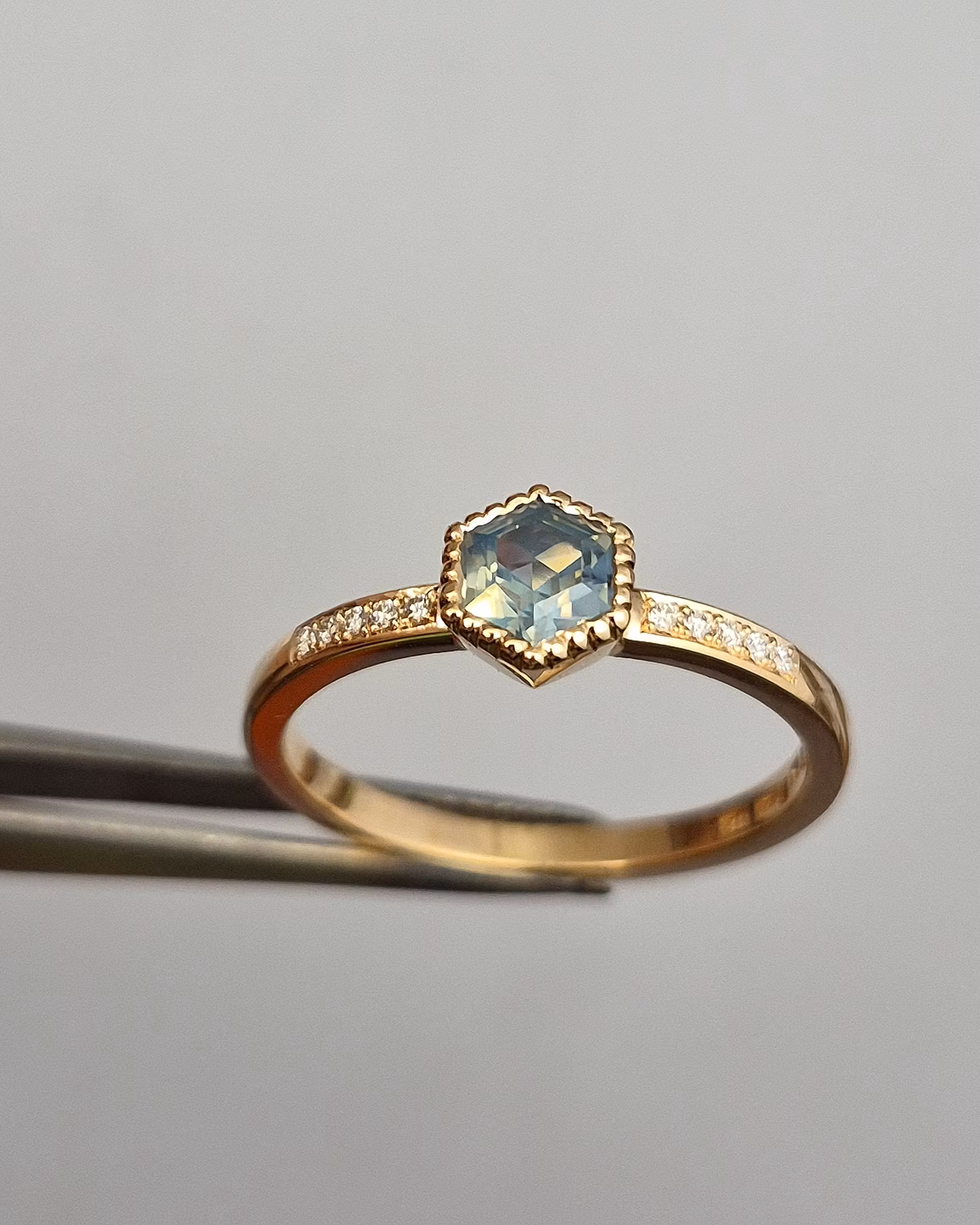 Skågsrå Mermaid - Safir & Briljantring i 18K guld