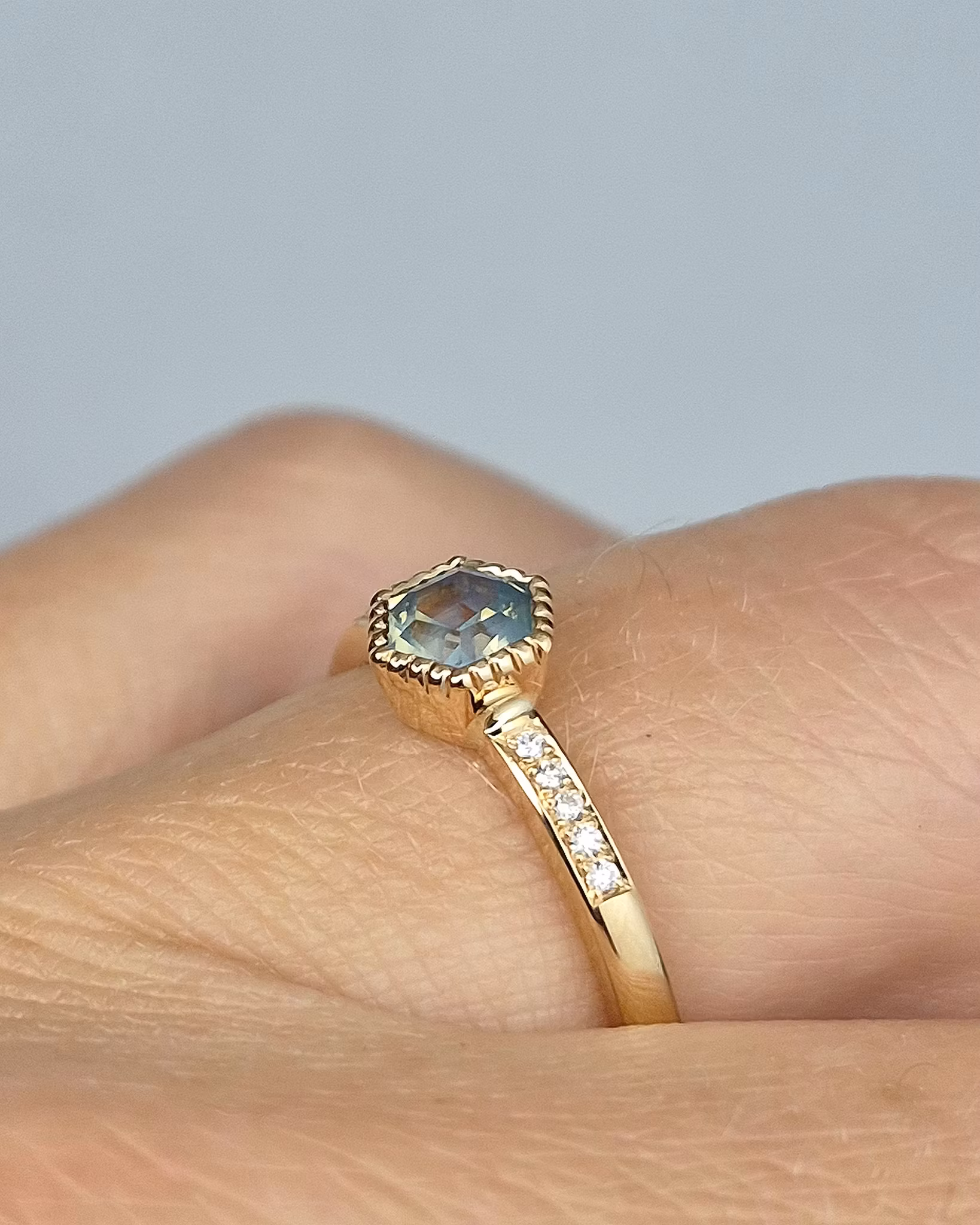 Skågsrå Mermaid - Safir & Briljantring i 18K guld