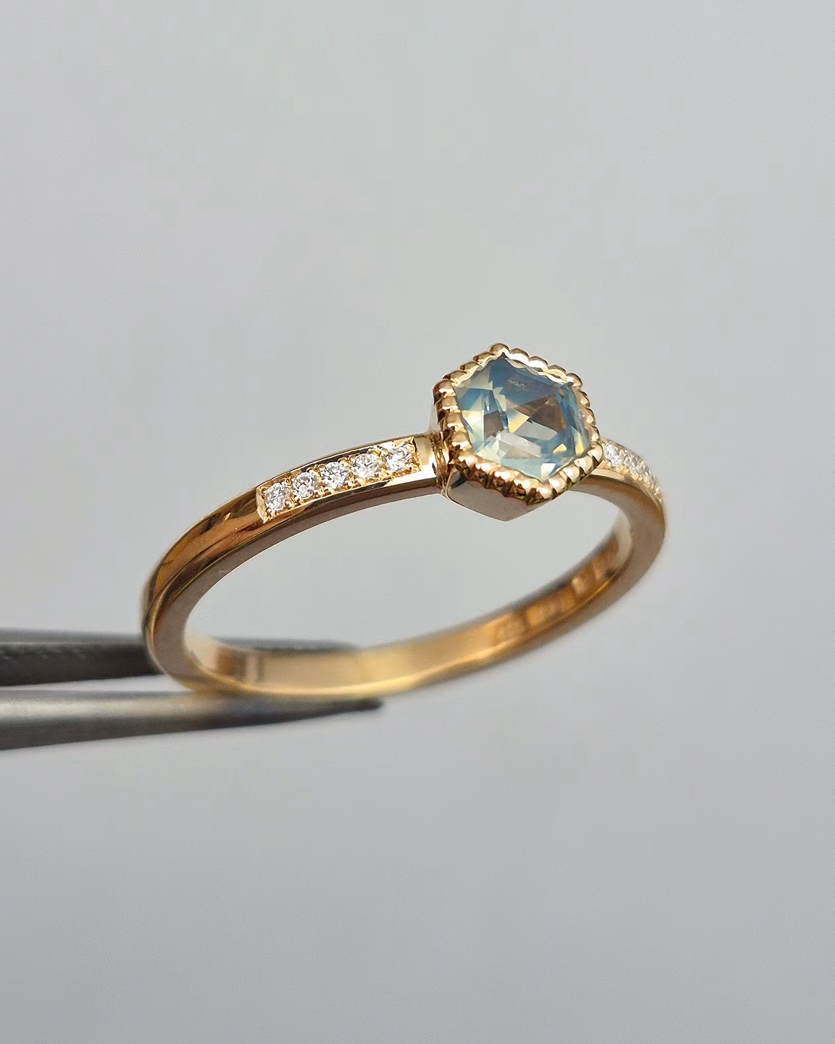 Skågsrå Mermaid - Safir & Briljantring i 18K guld